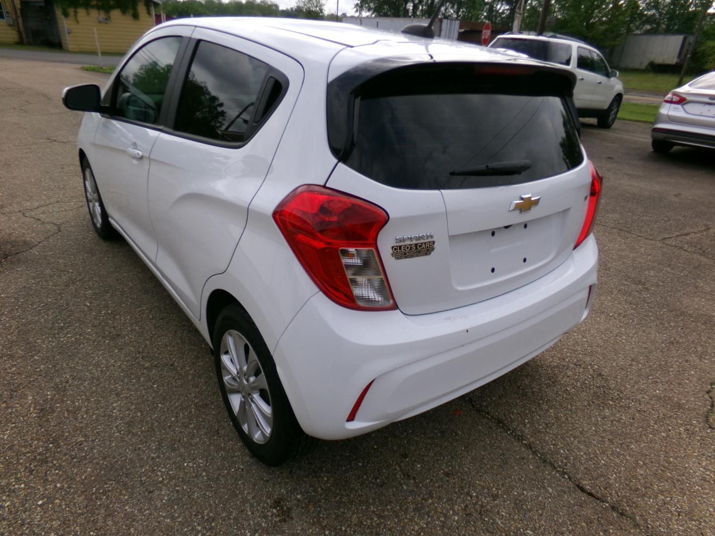 2017 White /Gray Chevrolet Spark 1LT CVT (KL8CD6SA5HC) with an 1.4L L4 16V DOHC engine, CVT transmission, located at 401 First NE, Bearden, AR, 71720, (870) 687-3414, 33.726528, -92.611519 - Photo#2